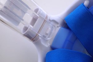 zusammengebaute und einsatzbereite schnorchelmaske aufgebaute schnorchelmaske